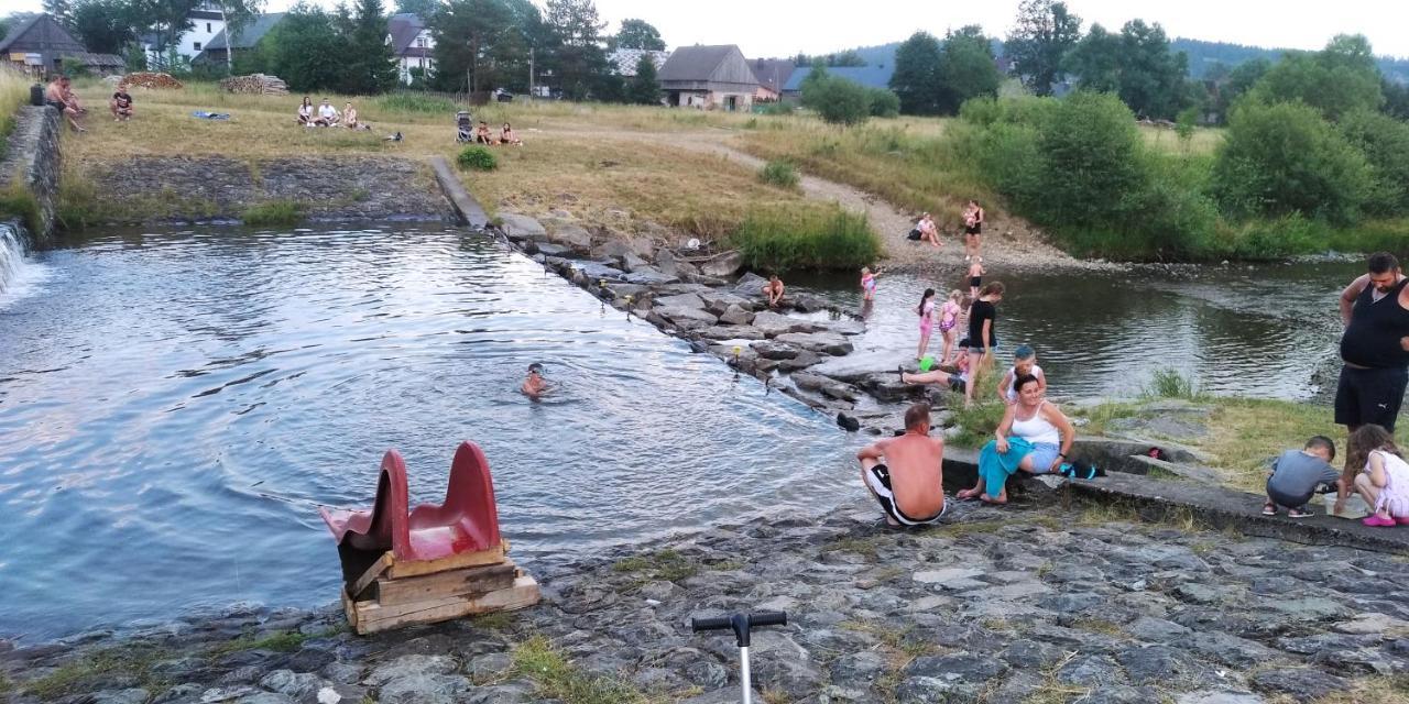 Domek Na Skarpie Zubrzyca Dolna Bagian luar foto